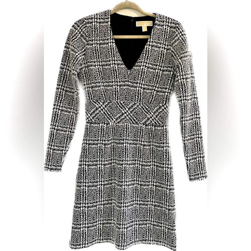 Michael Kors black and white houndstooth v neck dress long sleeves